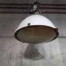 Tijdloze Stijl: Industriële Lampen als Eyecatcher in uw Interieur