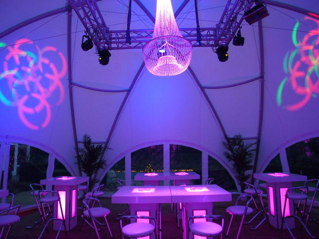 Sfeervolle Partytent Verlichting: Creëer de Perfecte Ambiance voor elk Feest