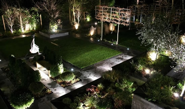Creëer Sfeer en Veiligheid met Tuinverlichting Grondspots
