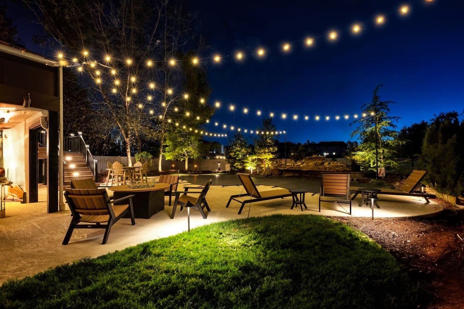 Sfeervolle Tuinverlichting met Creatief Snoerdesign